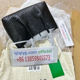 qiqiyg-contact-4.JPG