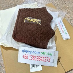 qiqiyg-contact-8.JPG